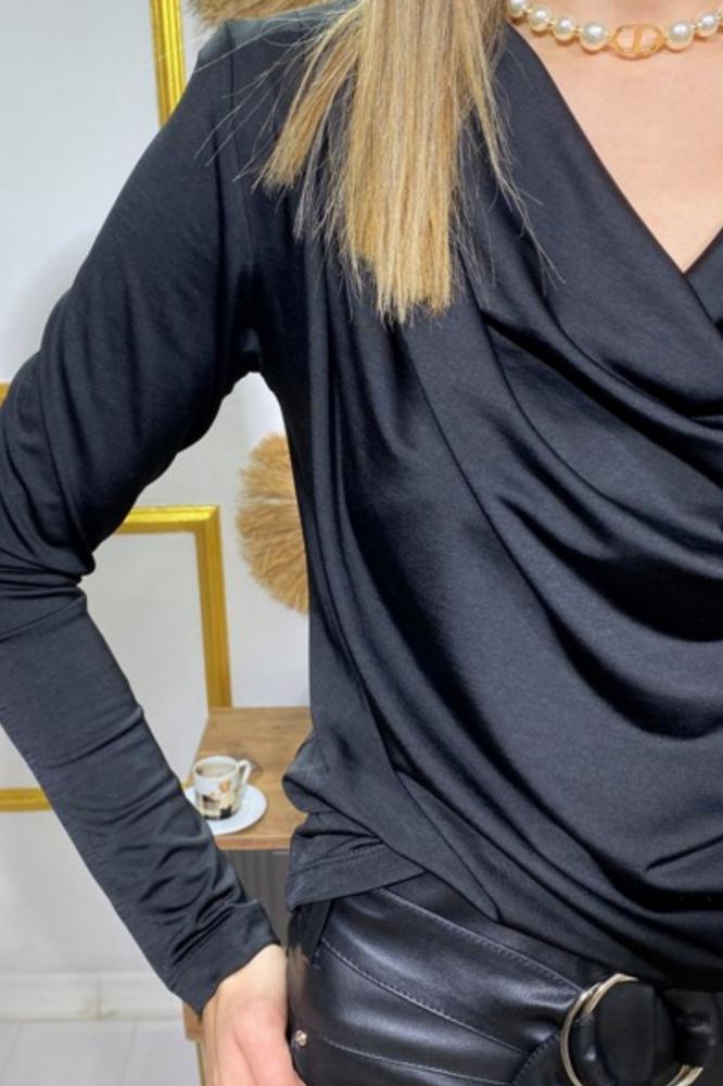 Siyah%20Vatkalı%20Drape%20Detaylı%20Bluz
