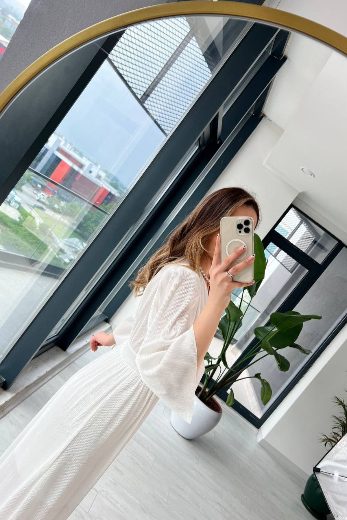 Beyaz%20fitilli%20parıltı%20kumaş%20astarlı%20elbise