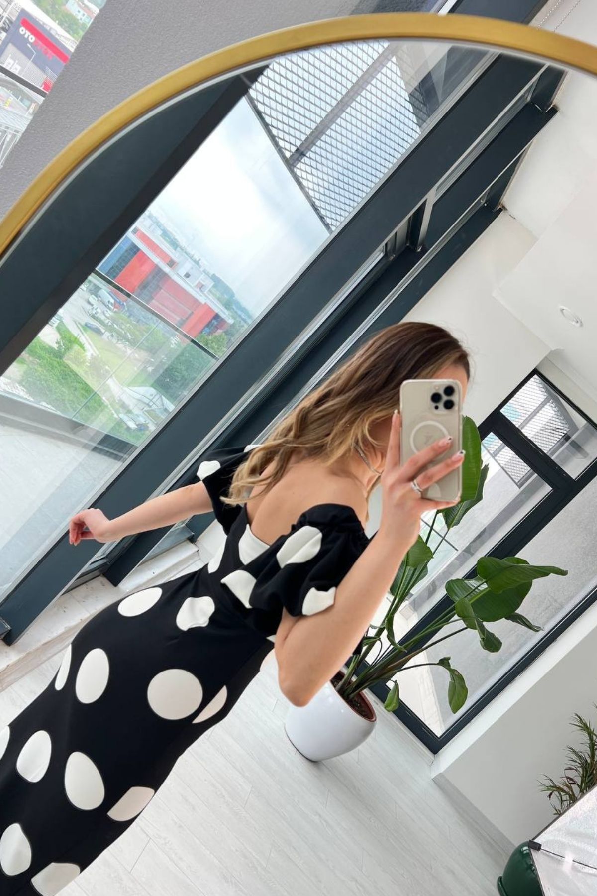 Likralı%20Krep%20Kumaş%20Puantiye%20Desen%20Kol%20Detaylı%20Kalem%20Elbise