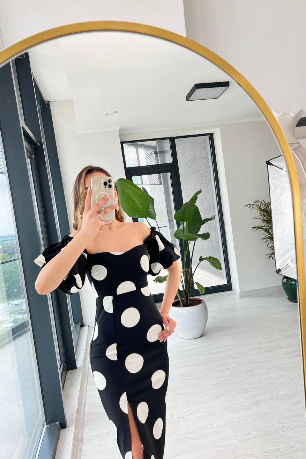 Likralı%20Krep%20Kumaş%20Puantiye%20Desen%20Kol%20Detaylı%20Kalem%20Elbise