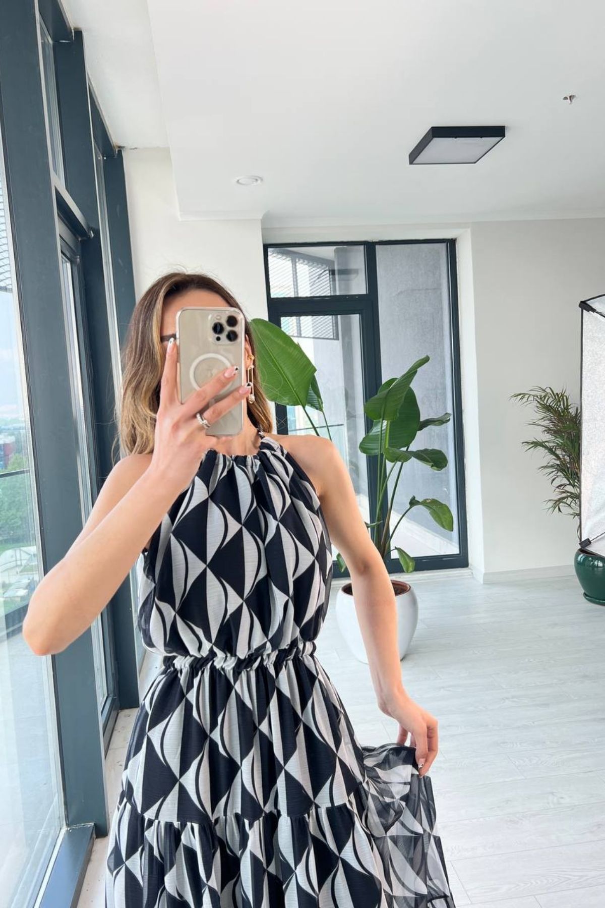 Şifon%20Halter%20Yaka%20Astarlı%20Elbise