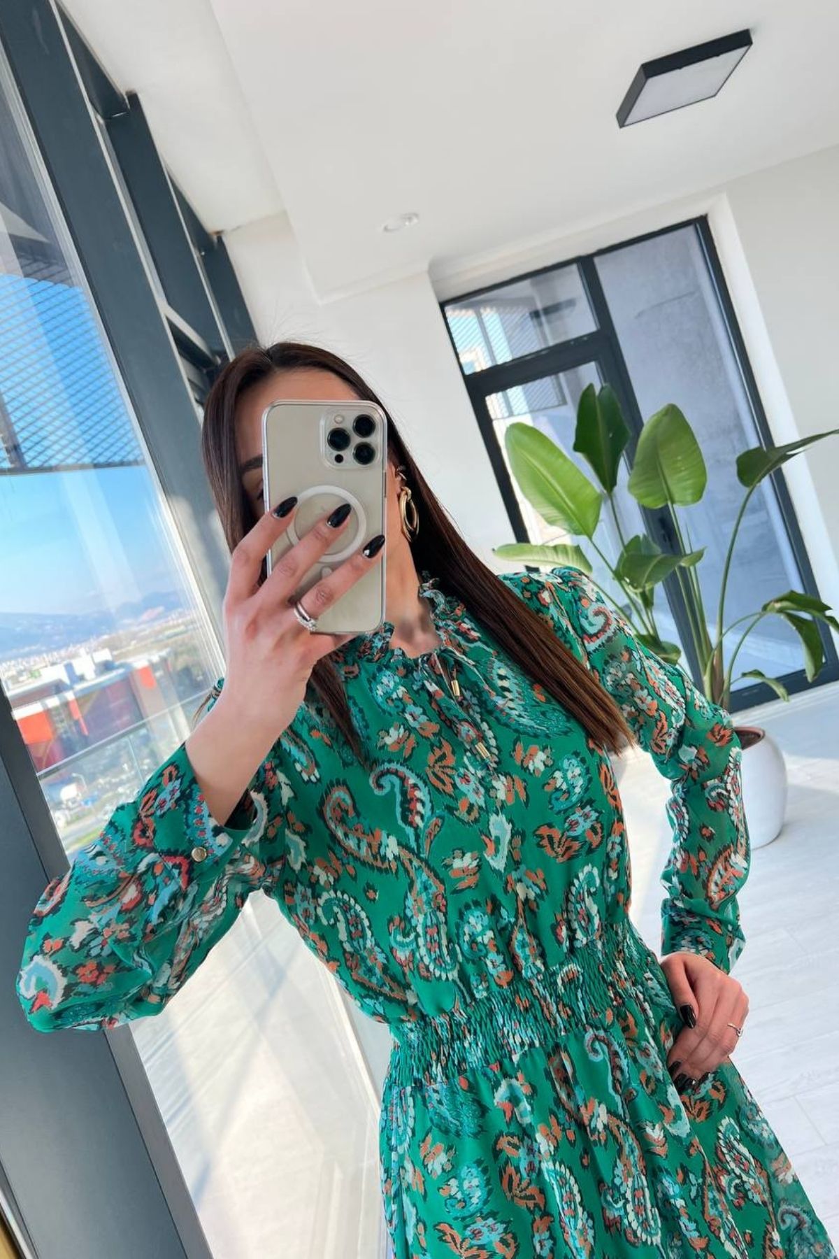 Yeşil%20Desenli%20Astarlı%20Yaka%20Detaylı%20Şifon%20Elbise