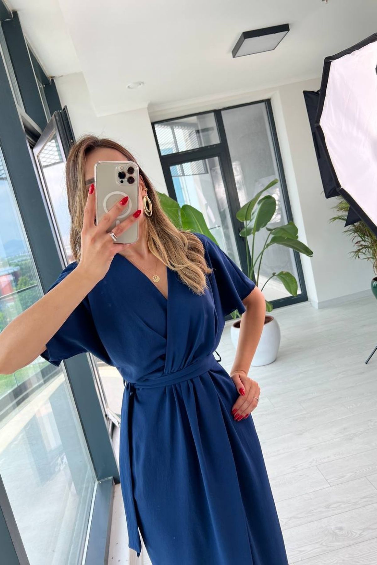 Lacivert%20Astarlı%20Yırtmaç%20Detaylı%20Elbise