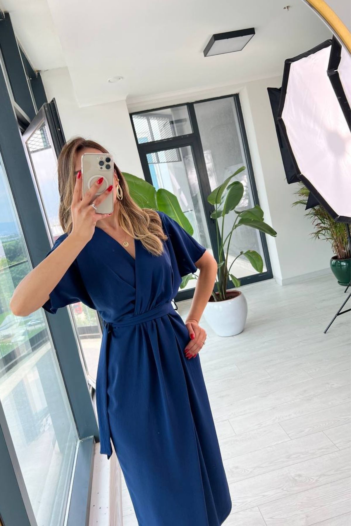 Lacivert%20Astarlı%20Yırtmaç%20Detaylı%20Elbise