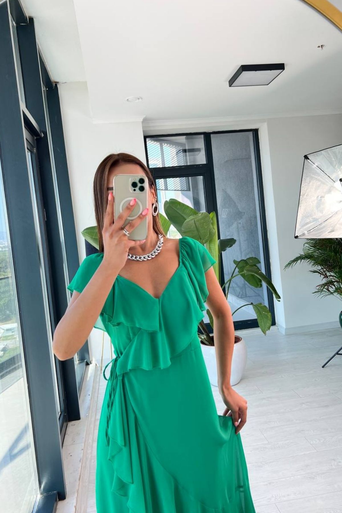 Yeşil%20Volan%20Detaylı%20Astarlı%20şifon%20elbise
