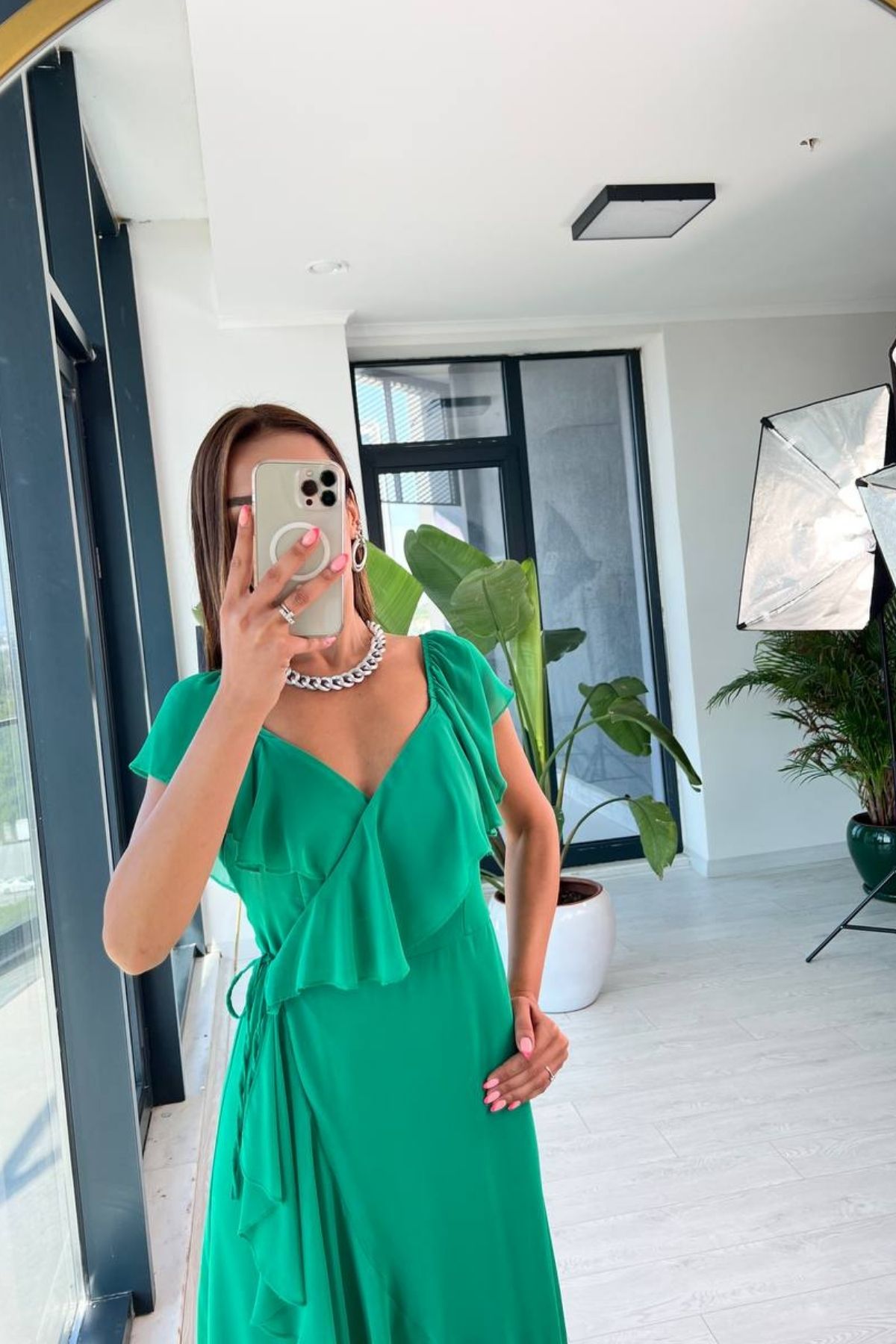 Yeşil%20Volan%20Detaylı%20Astarlı%20şifon%20elbise