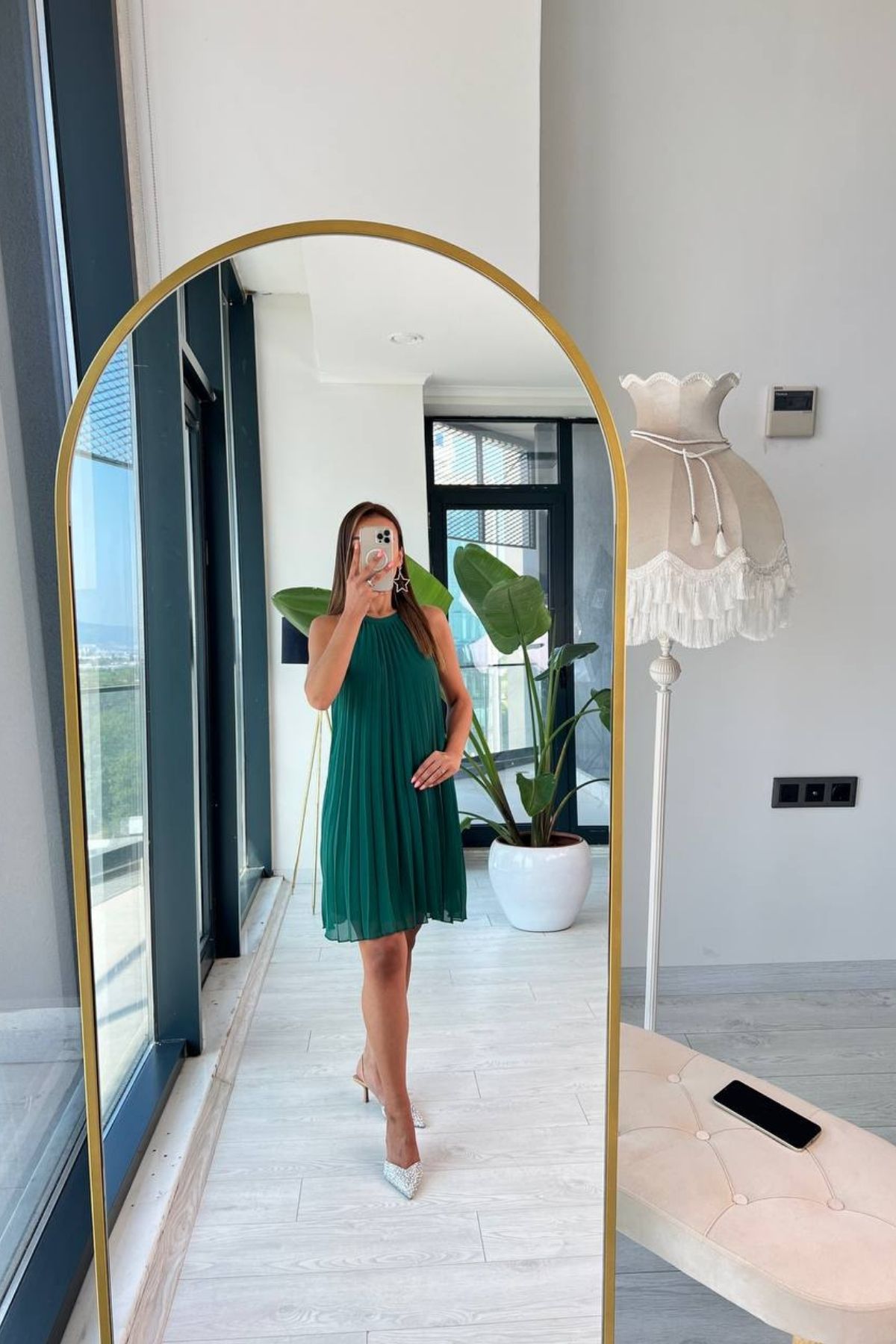 Zümrüt%20Piliseli%20Astarlı%20Halter%20Yaka%20Şifon%20Elbise